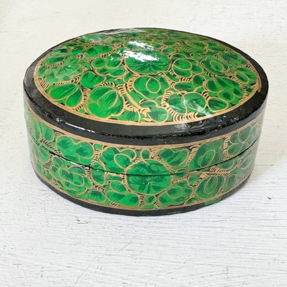 The India Craft House Kashmiri Art Paper Mache & Wood Round Trinket Box Vintage - Picture 2 of 13